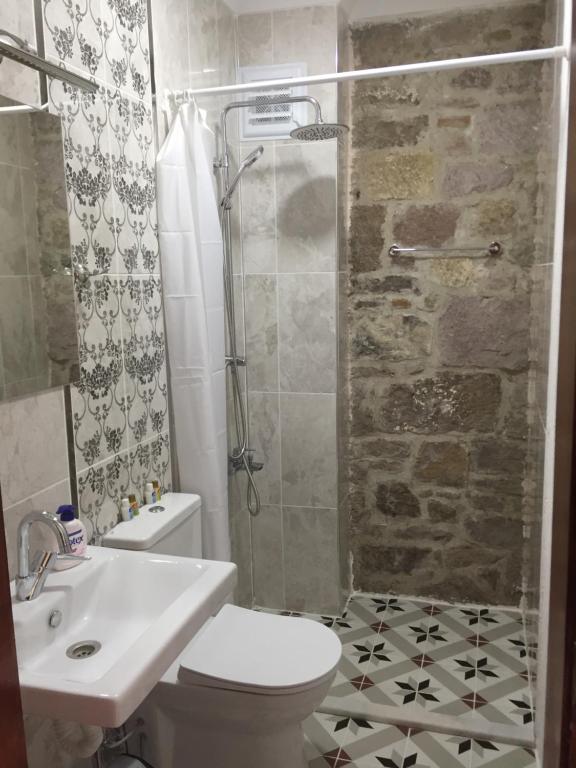 Ένα μπάνιο στο HAYAT ALTI OTEL ayvalık