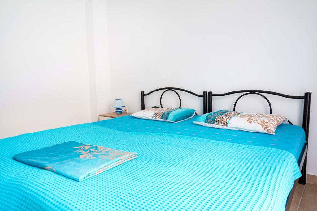 Postel nebo postele na pokoji v ubytování Dimitra Beach Apartments - Nea Karvali Kavala