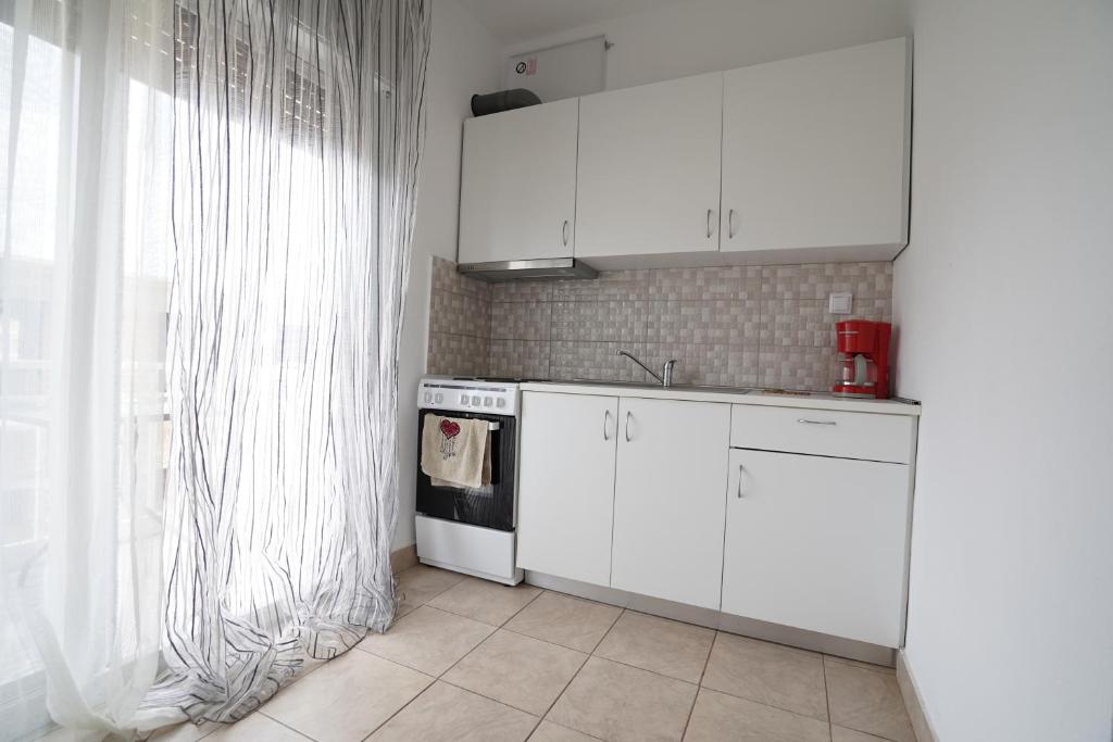 Kuchyň nebo kuchyňský kout v ubytování Dimitra Beach Apartments - Nea Karvali Kavala