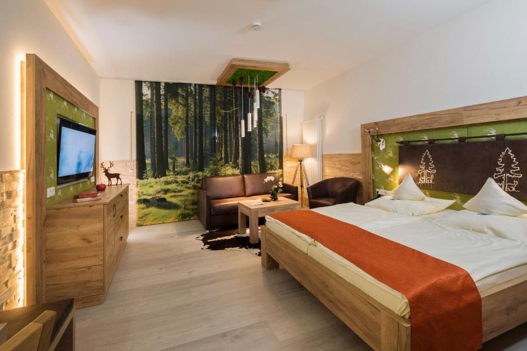 เตียงในห้องที่ Wellnesshotel Tanne