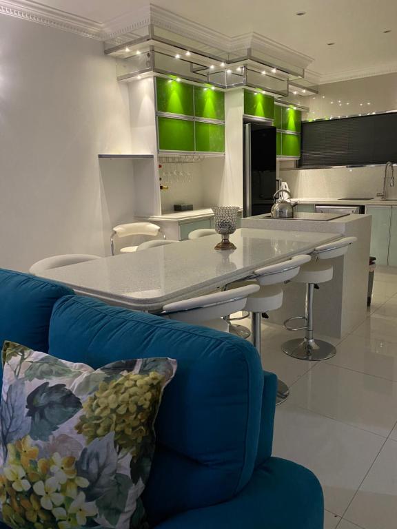 Kuchyň nebo kuchyňský kout v ubytování Peacock Cottage, 95 Eden Wilds