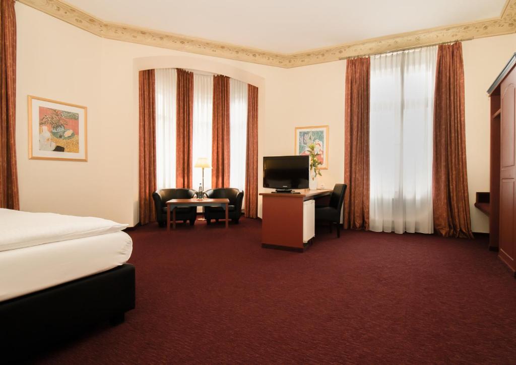 Postel nebo postele na pokoji v ubytování Akzent Hotel Am Goldenen Strauss