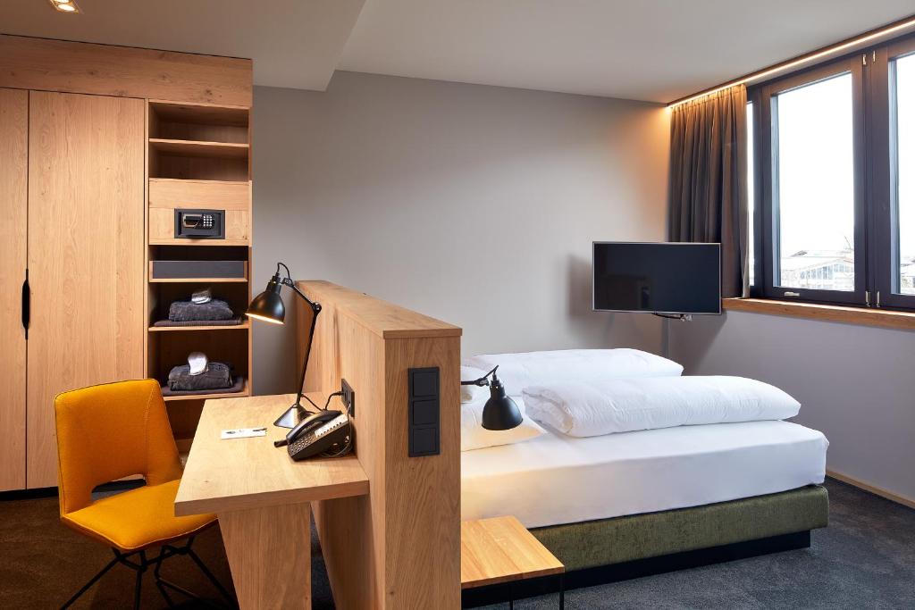 Televízia a/alebo spoločenská miestnosť v ubytovaní Gasthof Hotel Post