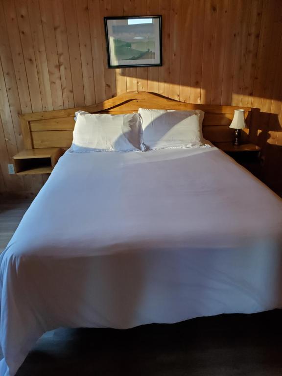 Postel nebo postele na pokoji v ubytování Chalets de l'Anse Ste Helene