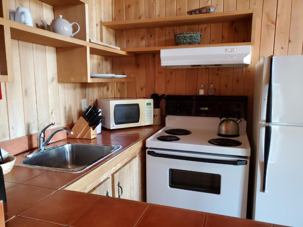 Kuchyň nebo kuchyňský kout v ubytování Chalets de l'Anse Ste Helene