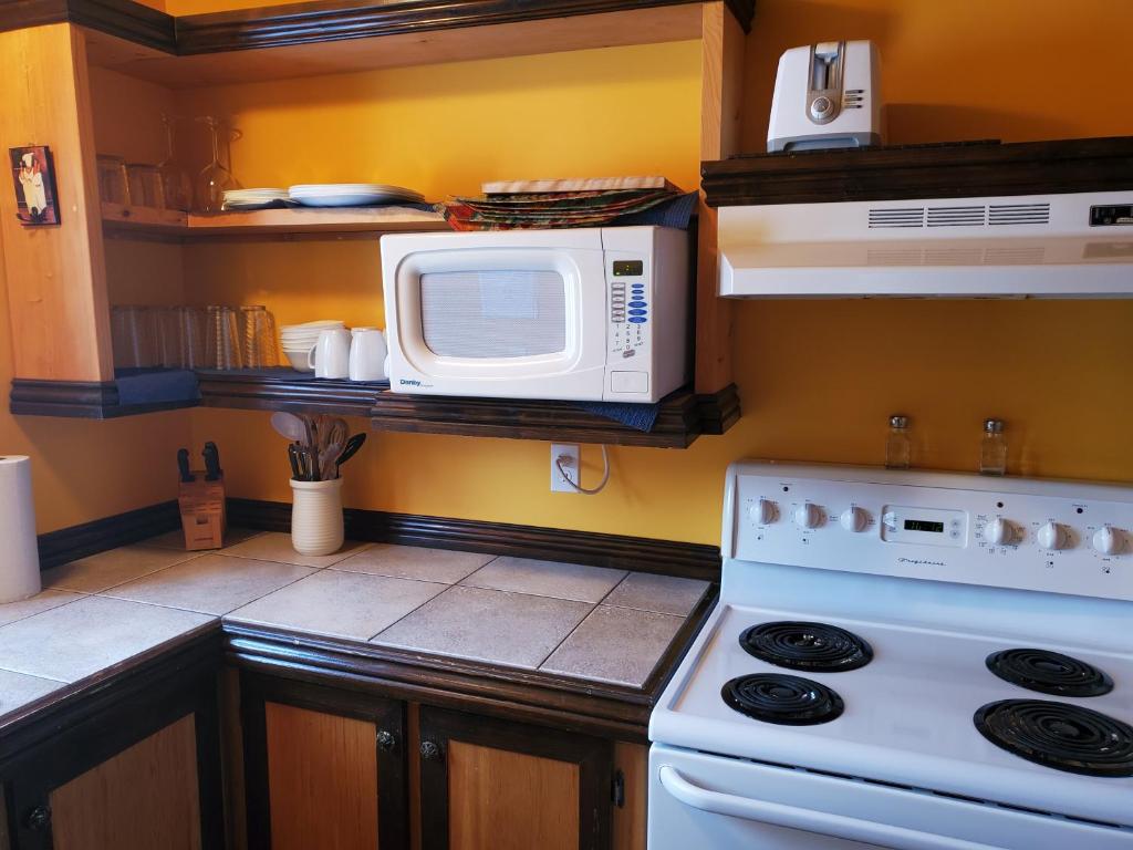 Kuchyň nebo kuchyňský kout v ubytování Chalets de l'Anse Ste Helene