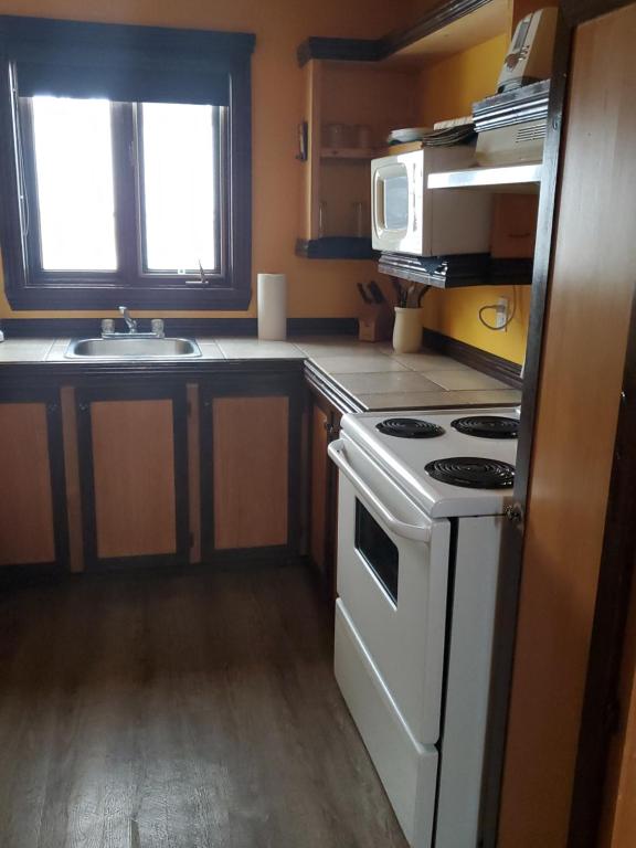 Kuchyň nebo kuchyňský kout v ubytování Chalets de l'Anse Ste Helene