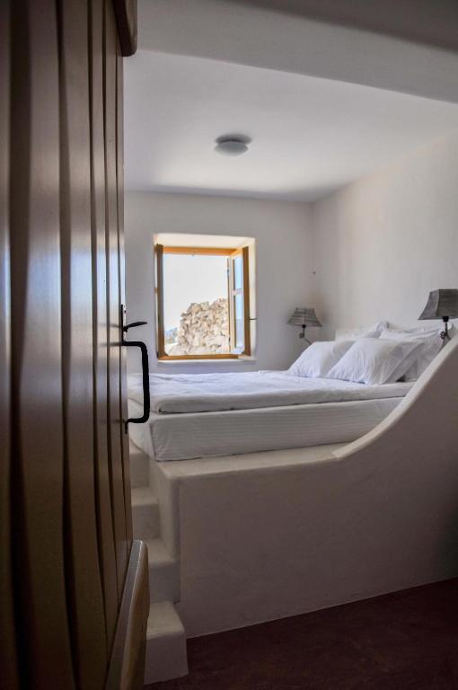 Postel nebo postele na pokoji v ubytování Pambelos Lodge