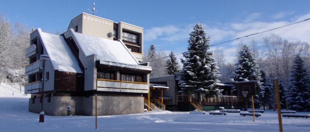 Hotel ČESKÁ FARMA v zimě