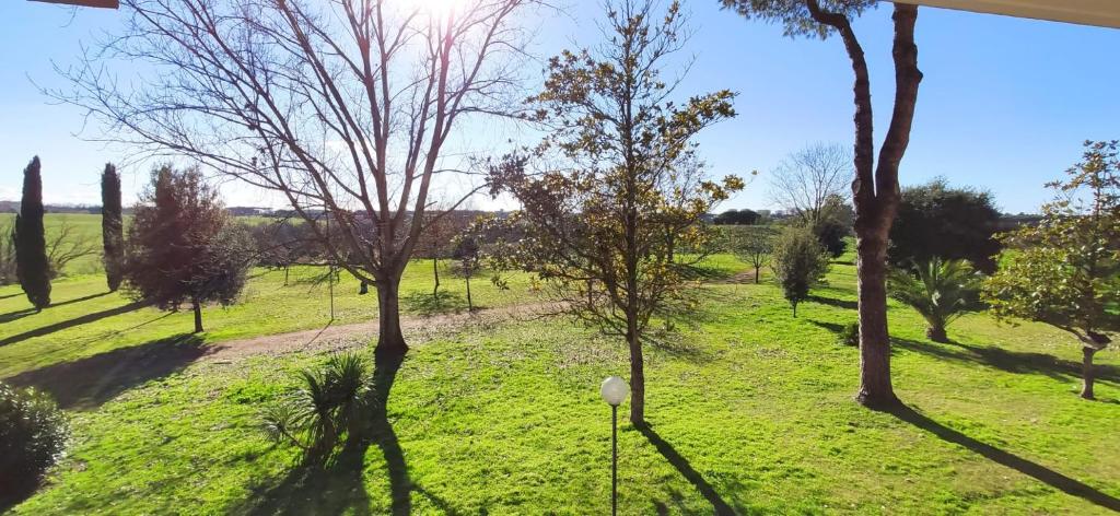 Vonkajšia záhrada v ubytovaní Prato Smeraldo Apartment