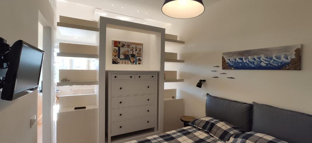 Televízia a/alebo spoločenská miestnosť v ubytovaní Prato Smeraldo Apartment