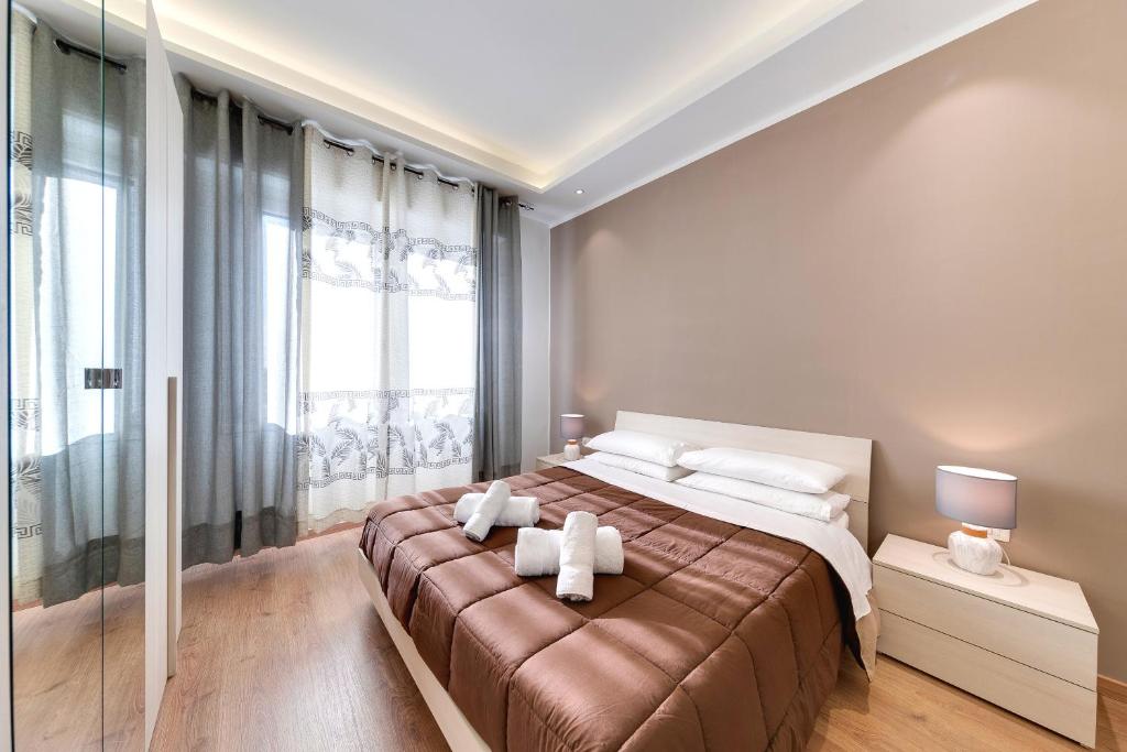 A bed or beds in a room at Ariston - Ciclabile Appartamento in CENTRO al mare con balcone