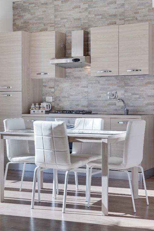 A kitchen or kitchenette at Ariston - Ciclabile Appartamento in CENTRO al mare con balcone
