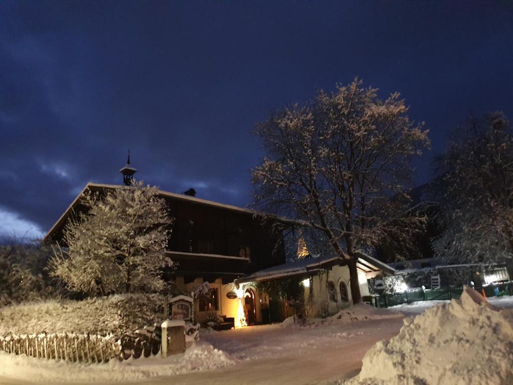 Appartement Pension Bäckenhäusl FERIENWOHNUNGEN Chalets Hütten under vintern