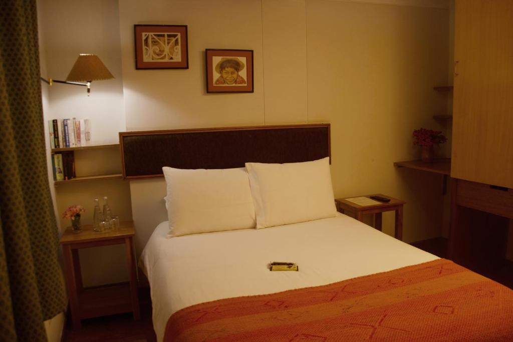 Postel nebo postele na pokoji v ubytování Los Aticos B&B with Coworking