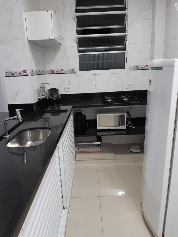  Kitnet Guarujá Pitangueiras (sem garagem)