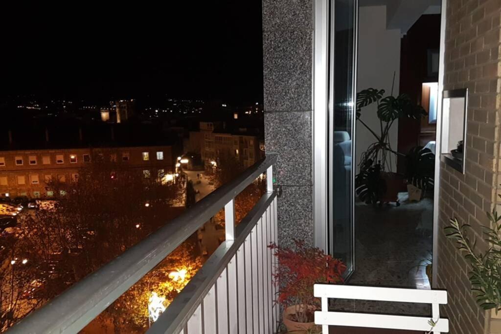 Amplio y luminoso piso en el centro de Ourense - Apartamento De Tres Dormitorios