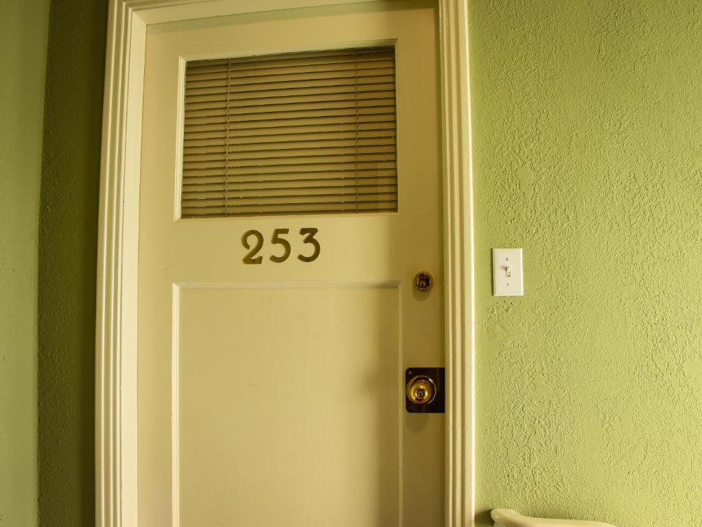 James Bay Inn Hotel, Suites & Cottage - Resim 10