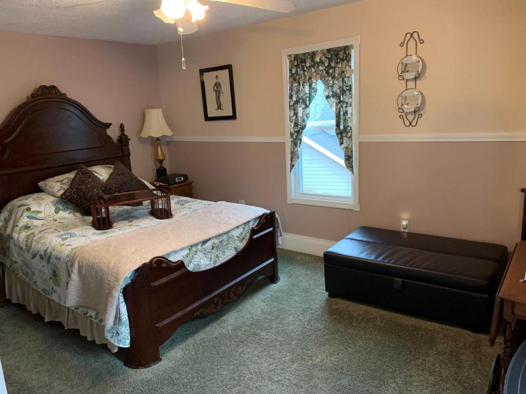 Emerald Necklace Inn Bed and Breakfast - 