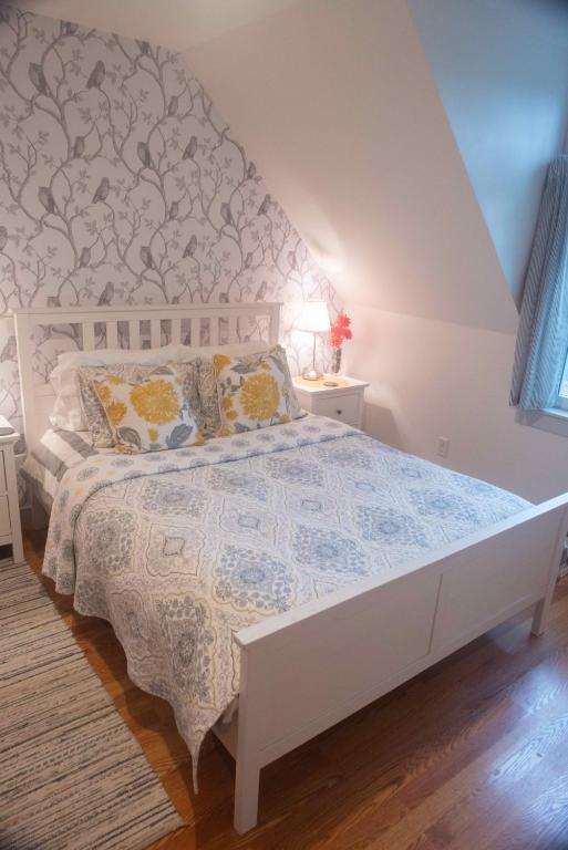 Postel nebo postele na pokoji v ubytování Moonshadow B&B