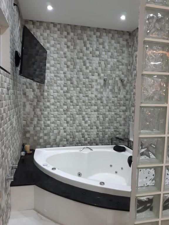  Casa com piscina e SPA a 100m da praia .