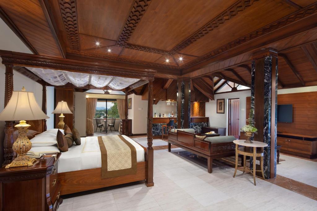 Earl's Regency Hotel - 14