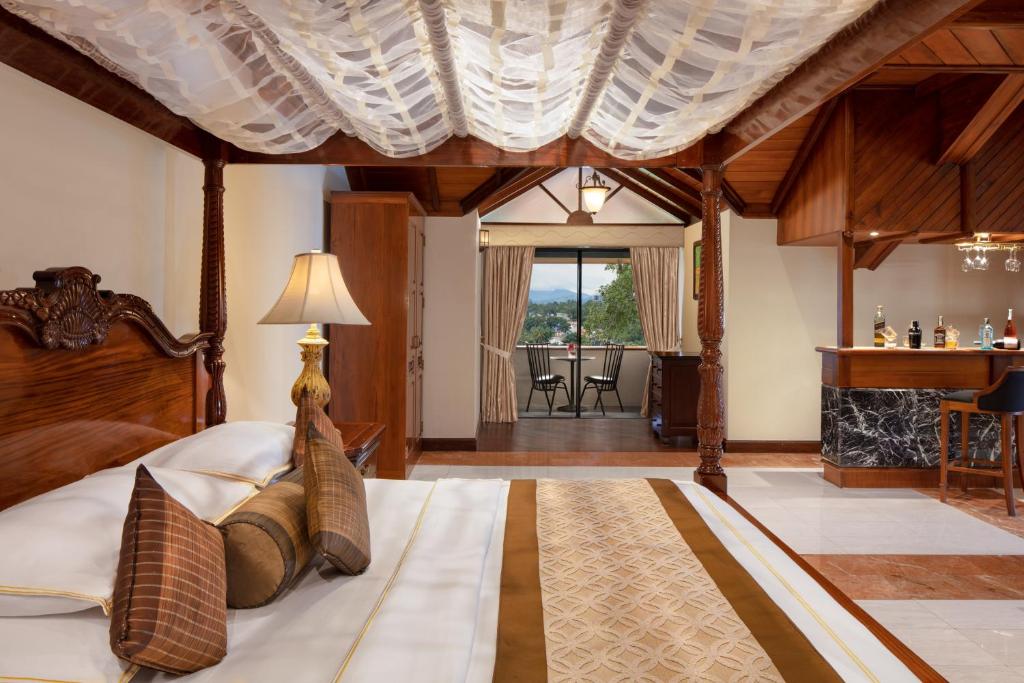 Earl's Regency Hotel - 15