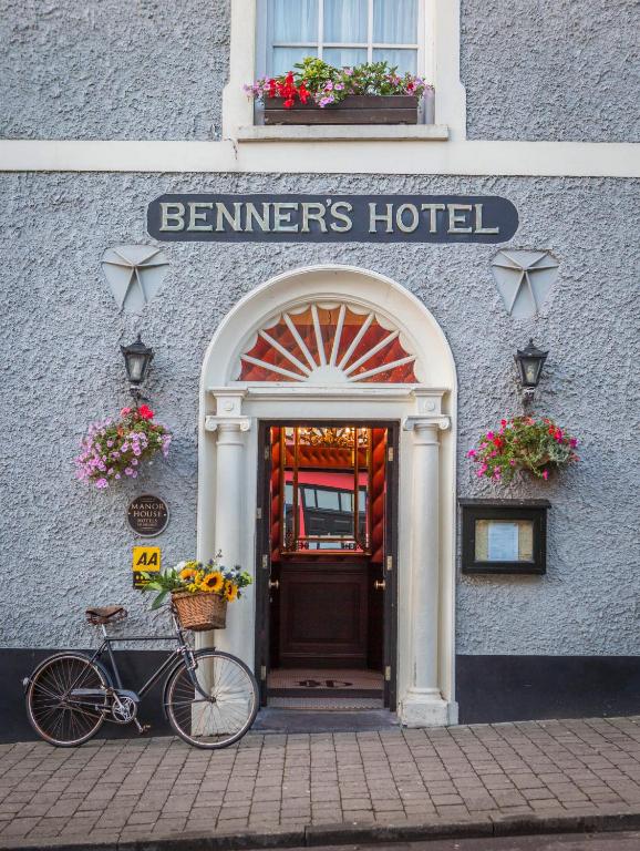 Rattasõit majutusasutuse Dingle Benners Hotel aladel või selle läheduses
