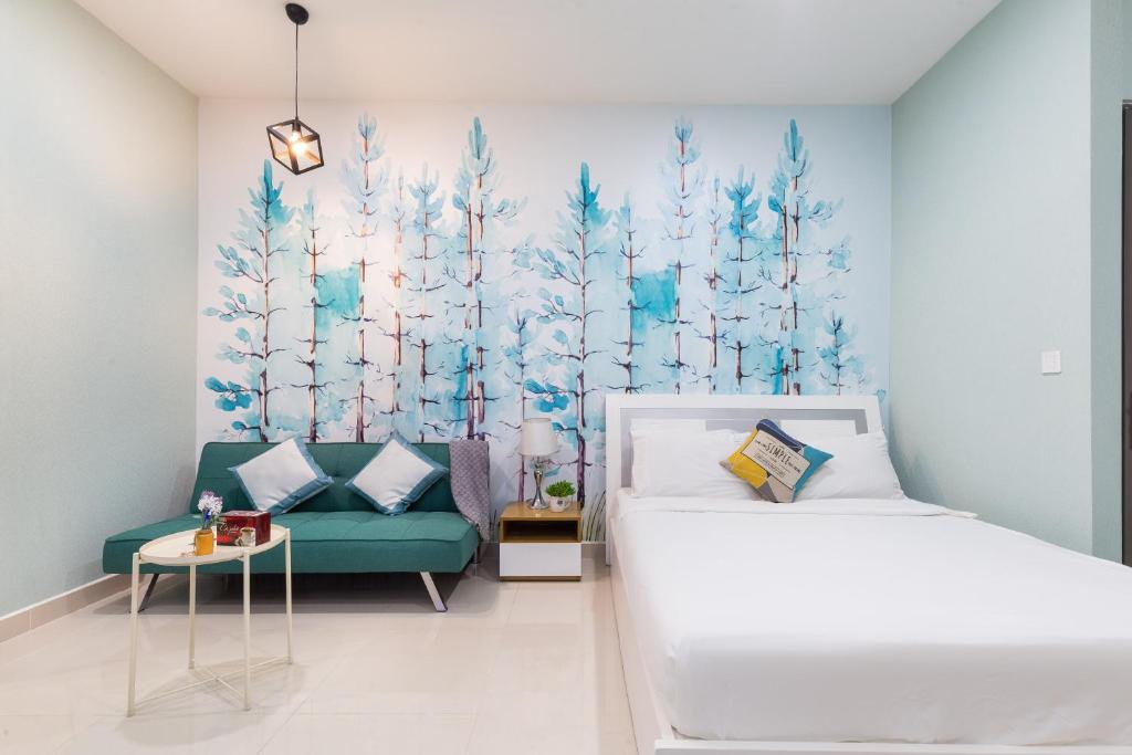 TRESOR POOL AND GYM, LE BLEU DE SAIGON