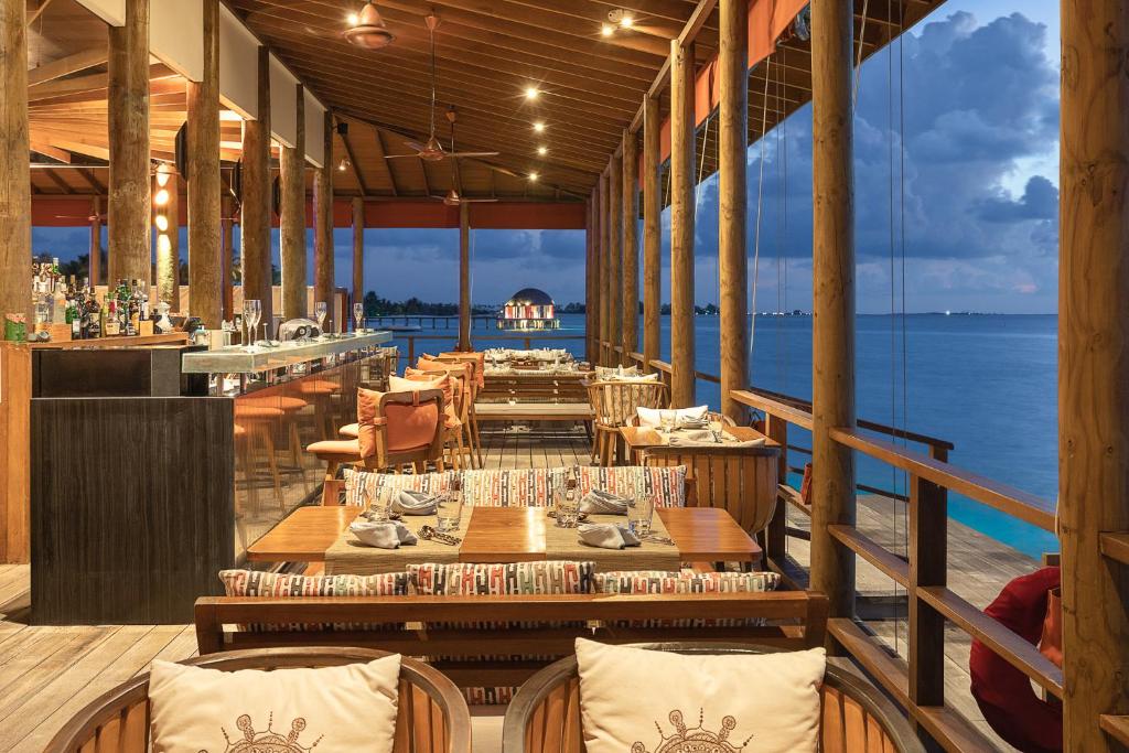 Restaurace v ubytování OZEN LIFE MAADHOO - Luxury All Inclusive with Free Transfers