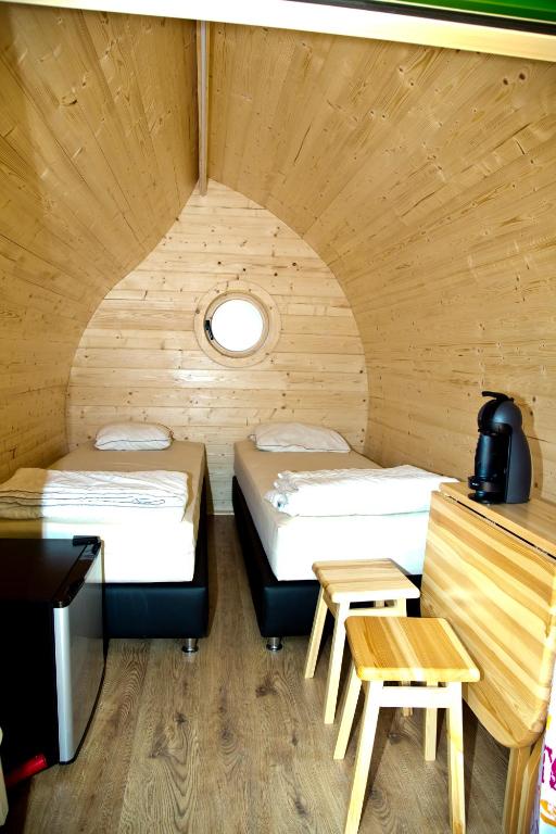 Postel nebo postele na pokoji v ubytování Leaf camping Reisdorf