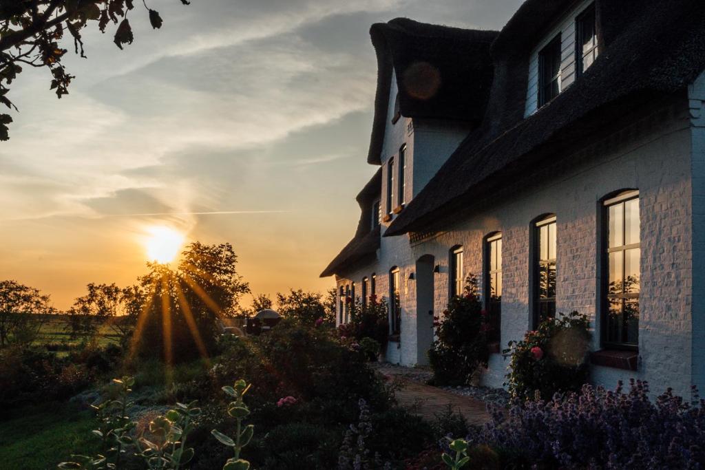 Východ nebo západ slunce při pohledu z apartmánu nebo okolí
