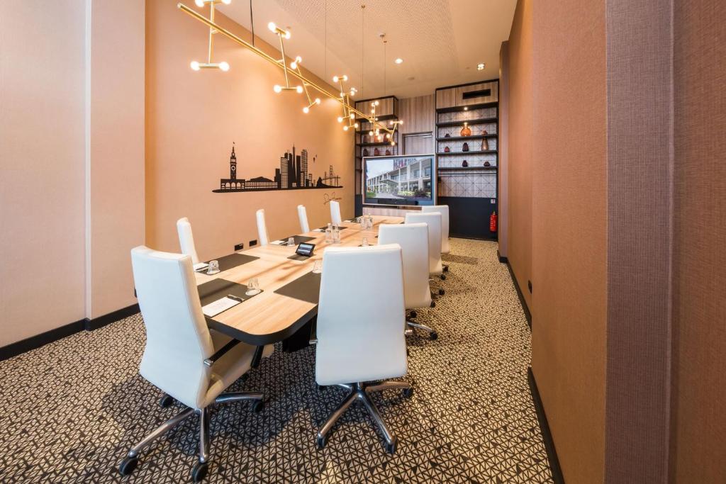 Van der Valk Hotel Düsseldorf - Resim 19