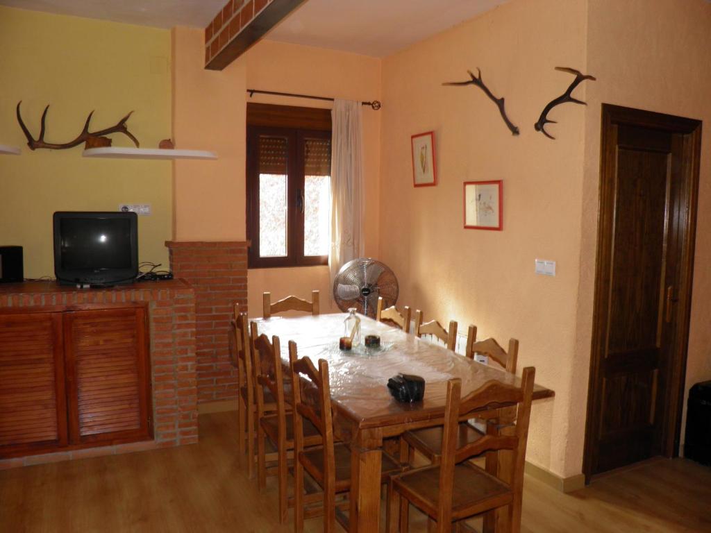 Televízia a/alebo spoločenská miestnosť v ubytovaní Casa el Tío Enrique