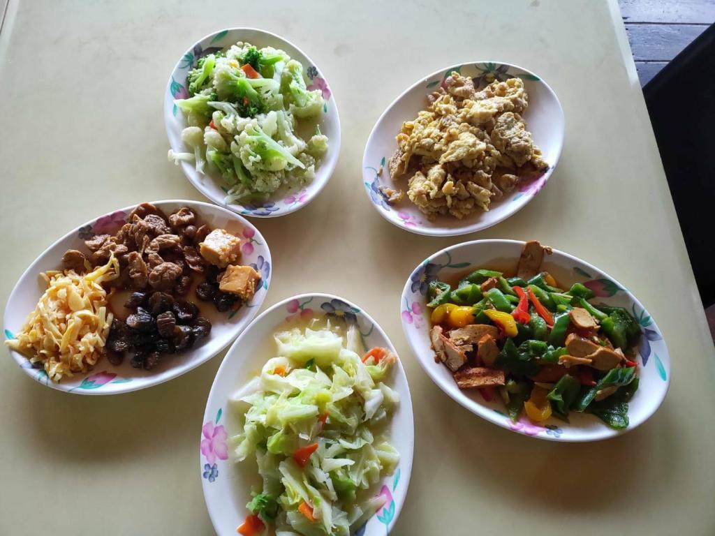 four bowls of different types of food on a table at Ji Ji Farm Homestay in Jiji