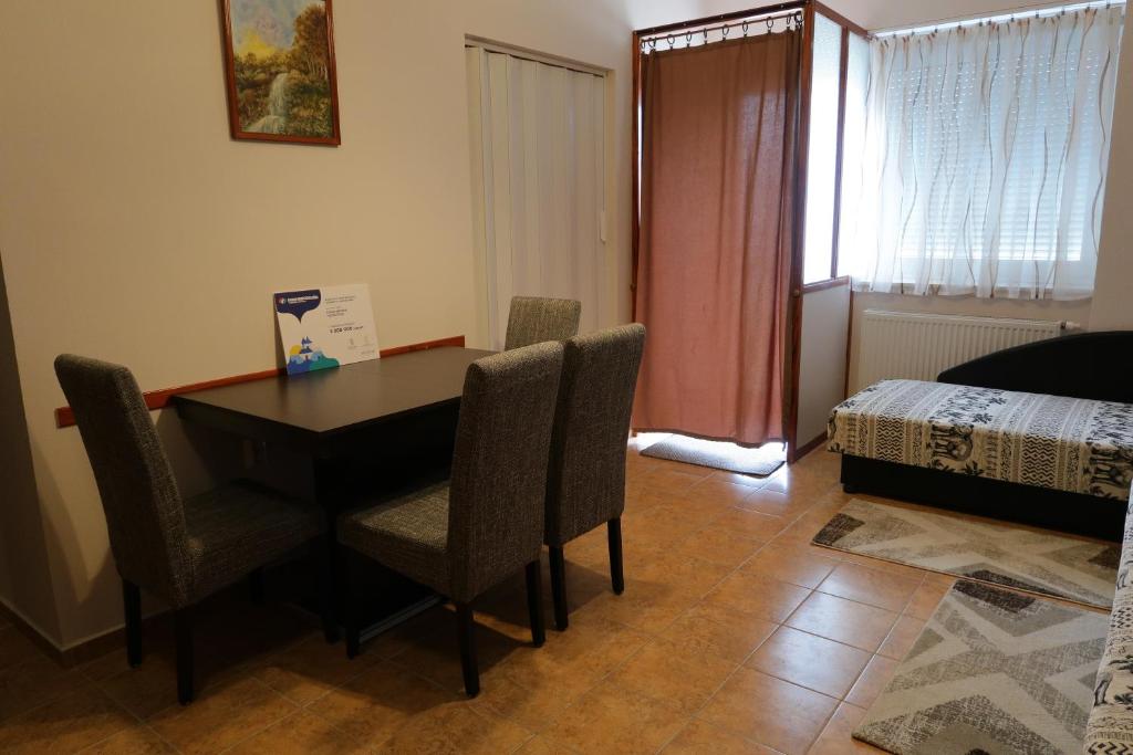 Postel nebo postele na pokoji v ubytování Éva Apartman