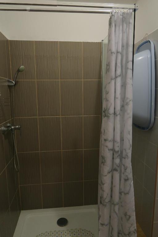 Koupelna v ubytování Éva Apartman