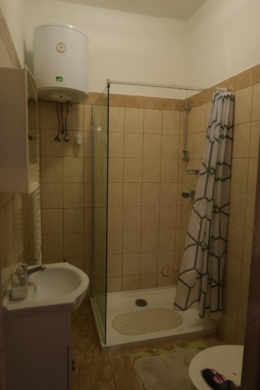 Koupelna v ubytování Éva Apartman