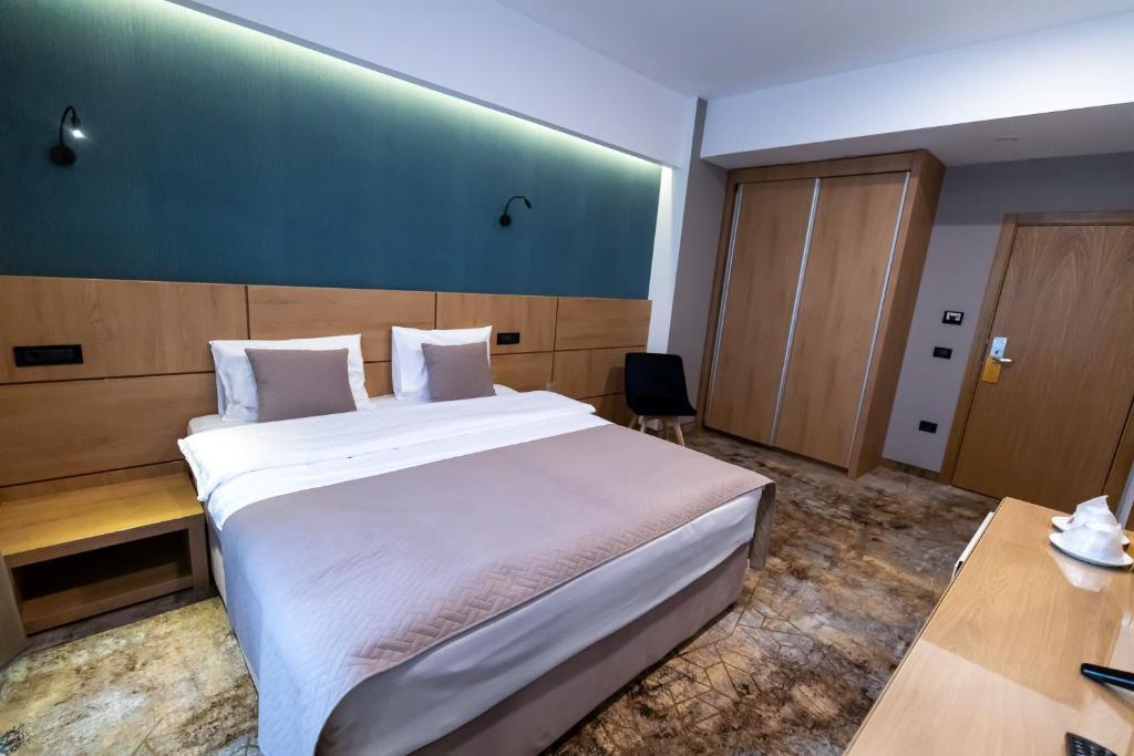 GRAND VIEW Hotel & Suites Copou - Tweepersoonskamer Met Balkon