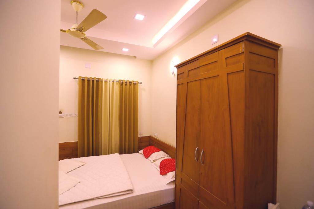 Postel nebo postele na pokoji v ubytování SAPPHIRE INN