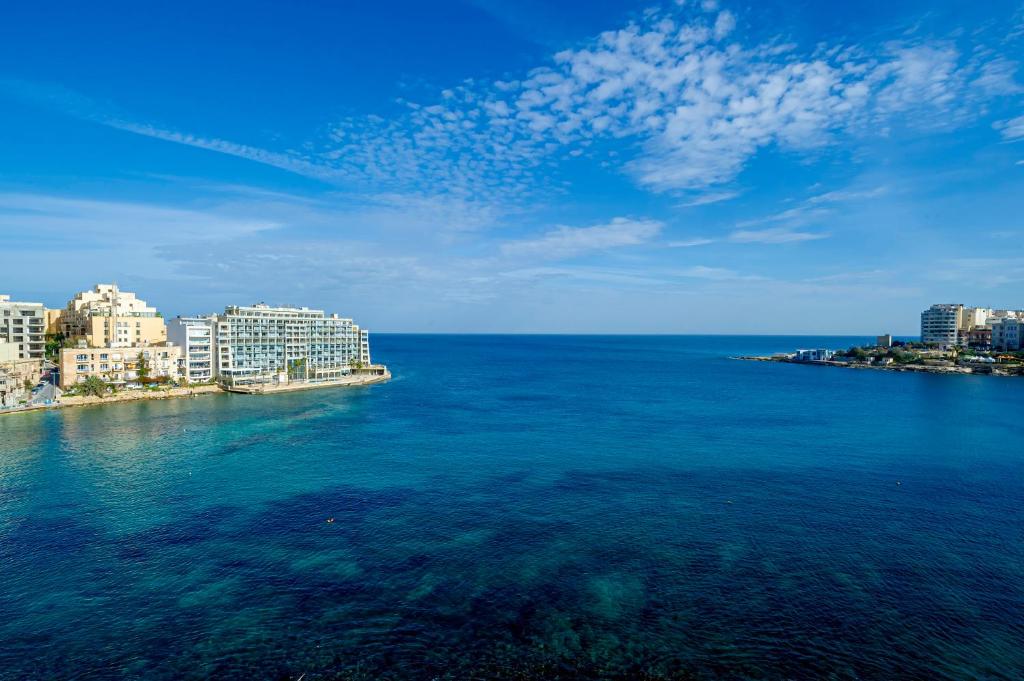 Spinola Bay top floor seafront 3 bedroom Apartment with panoramic sea views - by Getawaysmalta - Three-Bedroom Apartment