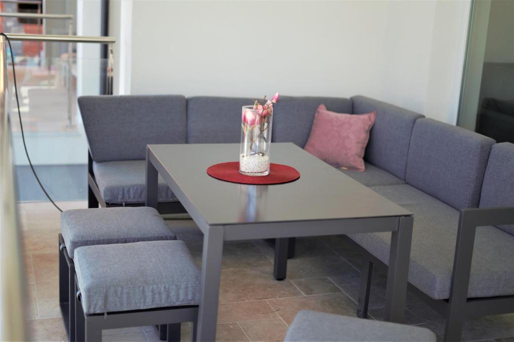 Гостиная зона в Villa M - Your business & holiday apartment in Sibenik