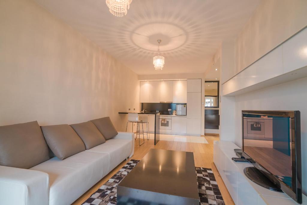 Platinum Towers Hotel Apartments - Superior Apartment