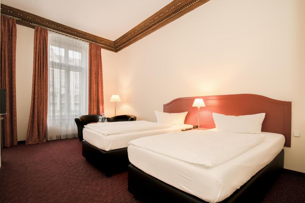 Postel nebo postele na pokoji v ubytování Akzent Hotel Am Goldenen Strauss