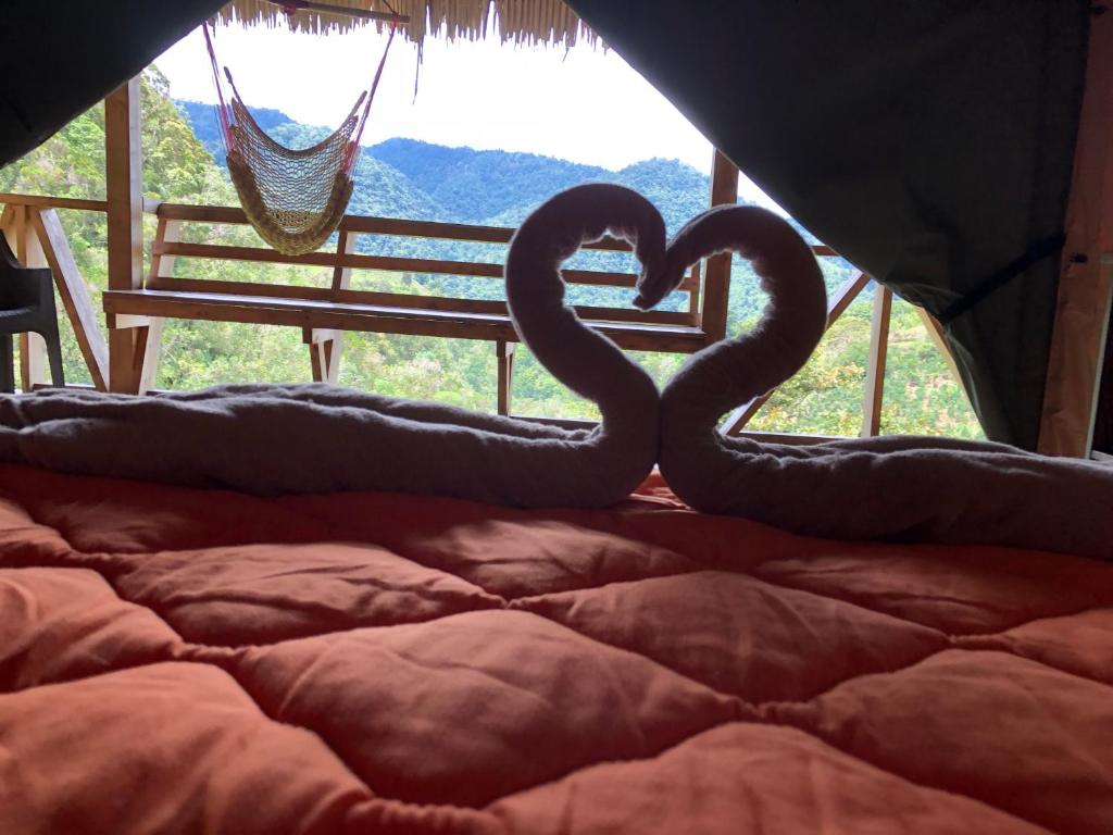 Nespecifikovaný výhled na hory nebo výhled na hory při pohledu z luxury tent