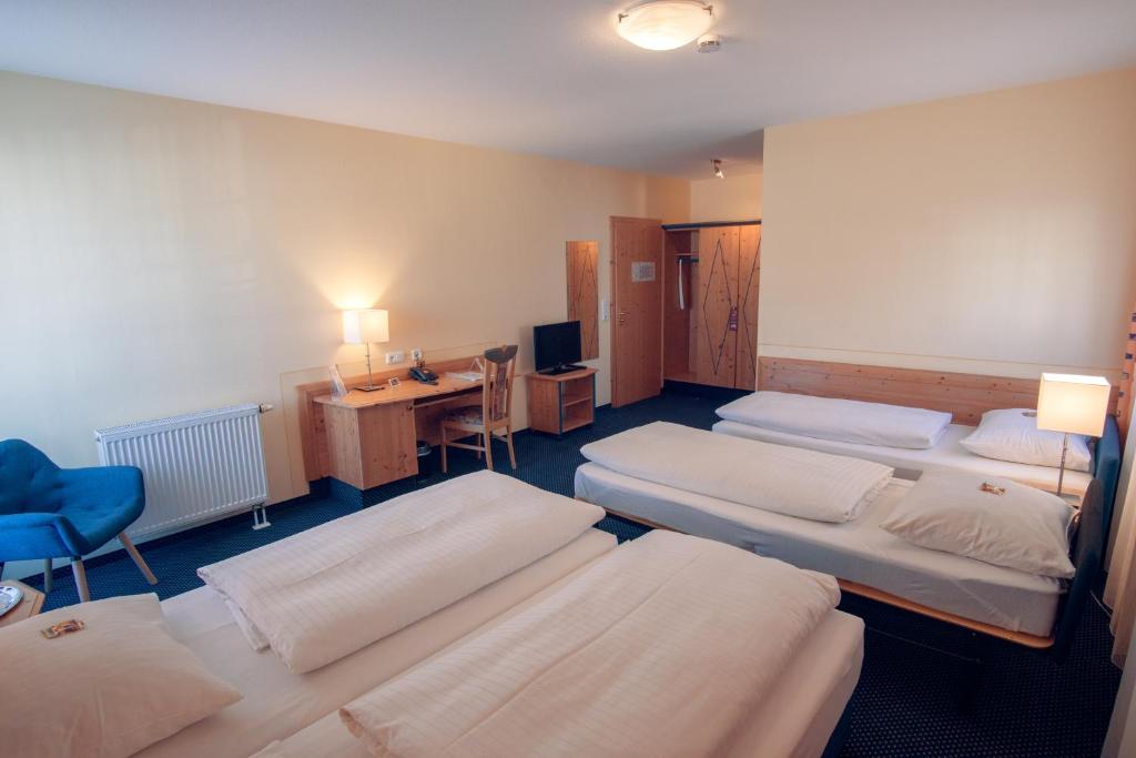 Postel nebo postele na pokoji v ubytování Hotel Waldeck Garni