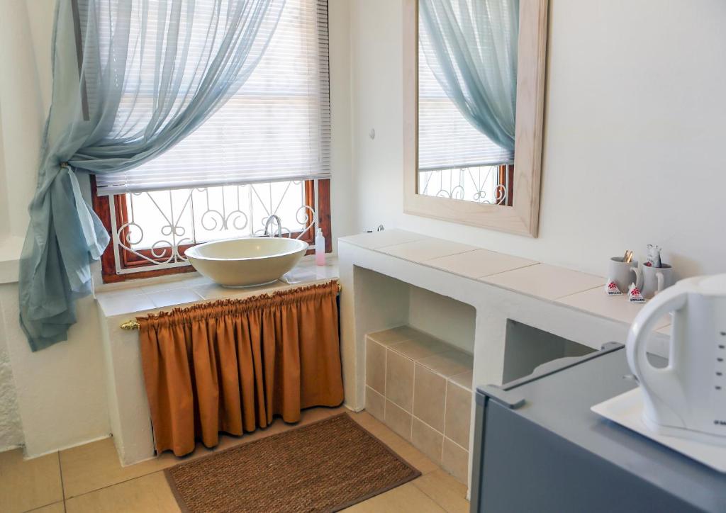 Et badeværelse på Mr Pell's House Self-Catering Accommodation