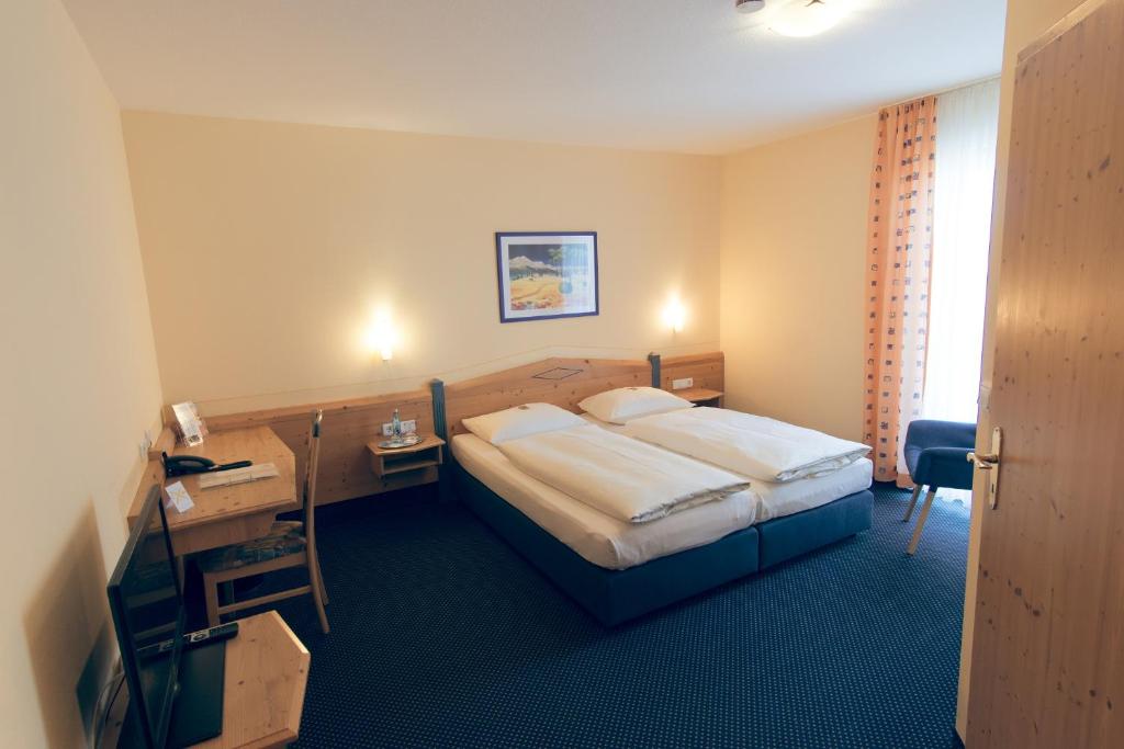 Postel nebo postele na pokoji v ubytování Hotel Waldeck Garni