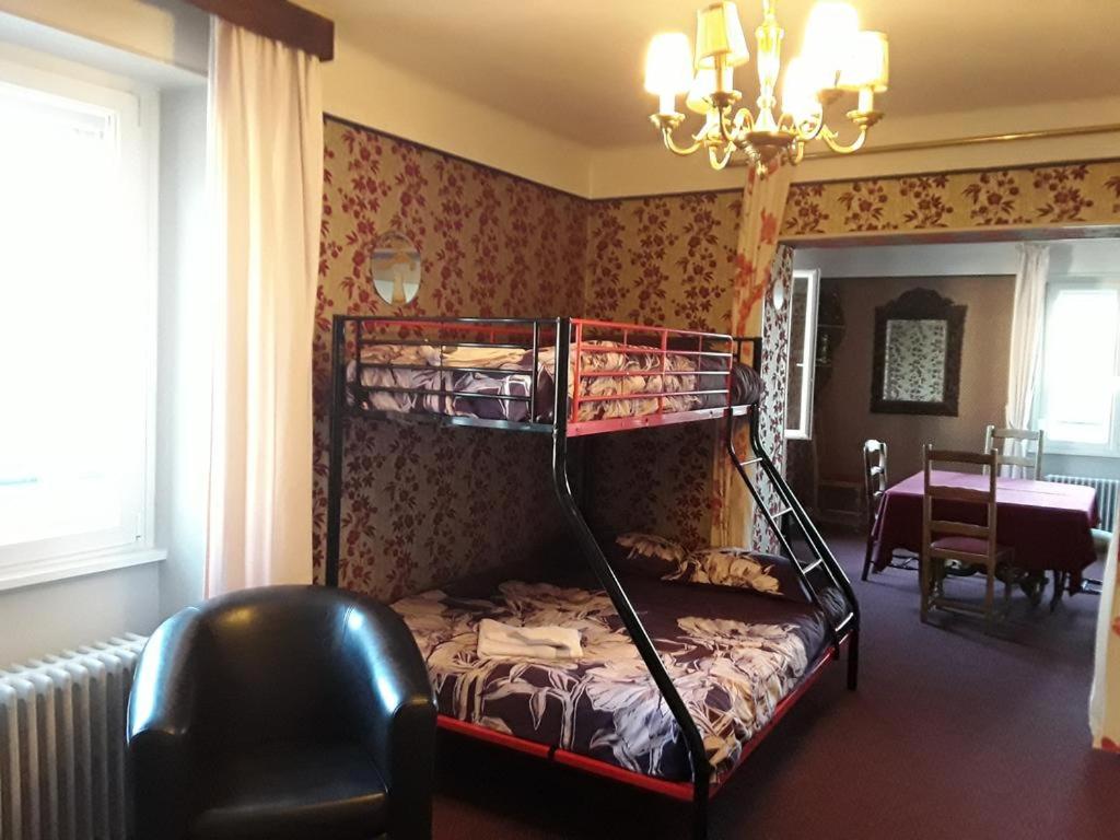 Postel nebo postele na pokoji v ubytování Relais Vosgien - Hôtel Restaurant "la Table de Sophia"