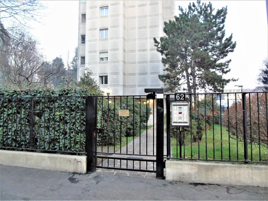 Vonkajšia záhrada v ubytovaní Skyline Apartment